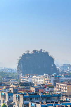 中国广西桂林独秀峰城市风光