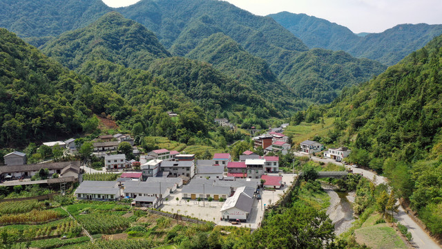 戈边河全景