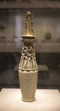 宋代人物堆塑带盖青白釉瓷魂瓶