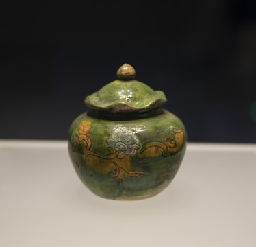 唐代彩瓷盖罐