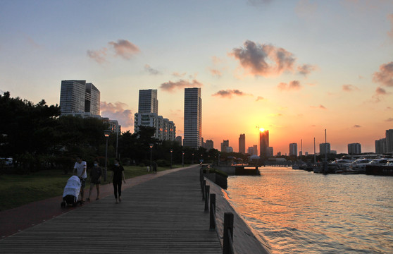 海滨城市风光