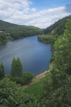 溪边山水田园风景