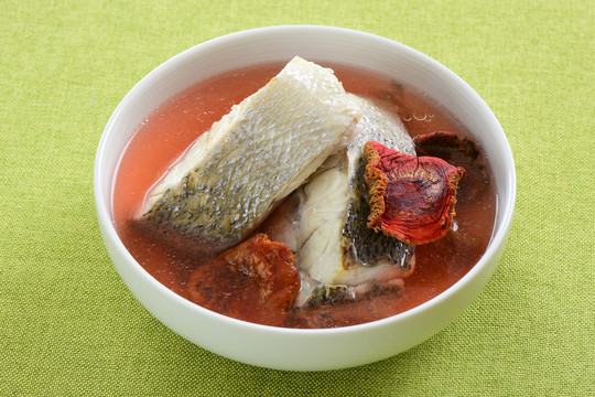 红菇鳕鱼汤