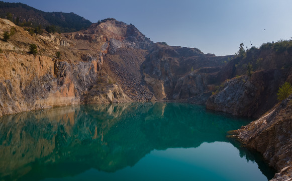 山下水潭