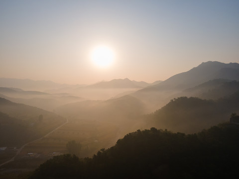 山村日出