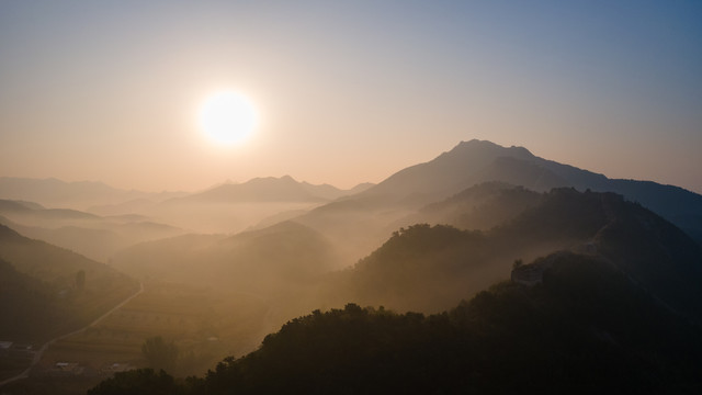 山村日出