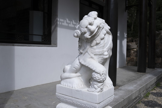 中国传统石雕喜狮