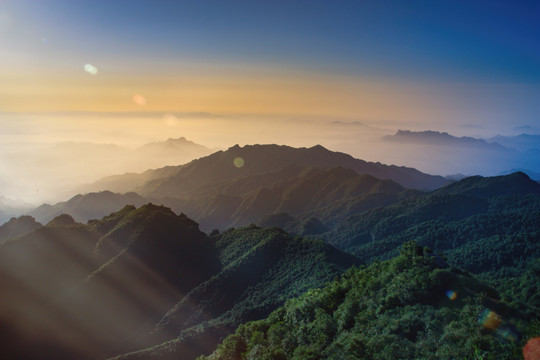 只此青绿云海山间山峦山峰