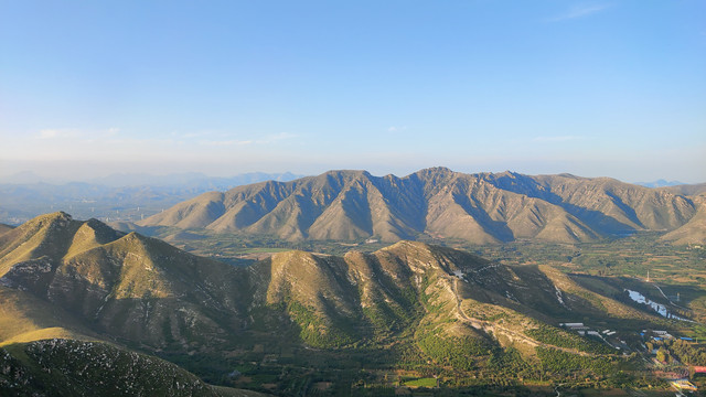 朝霞晚霞山峦剪影