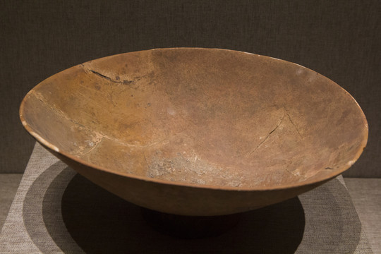 新石器时代红陶圈足碗