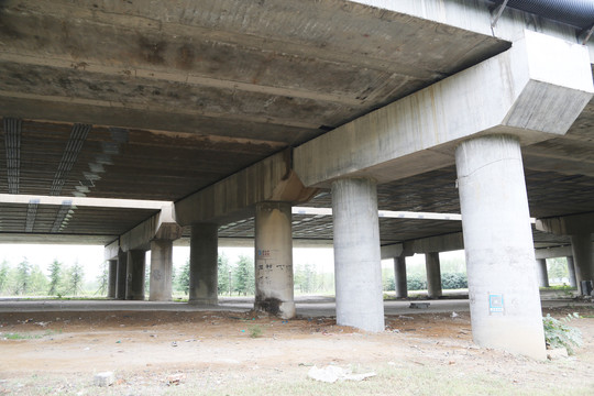 跨河高速公路