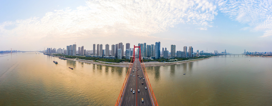 航拍武汉鹦鹉洲长江大桥全景图