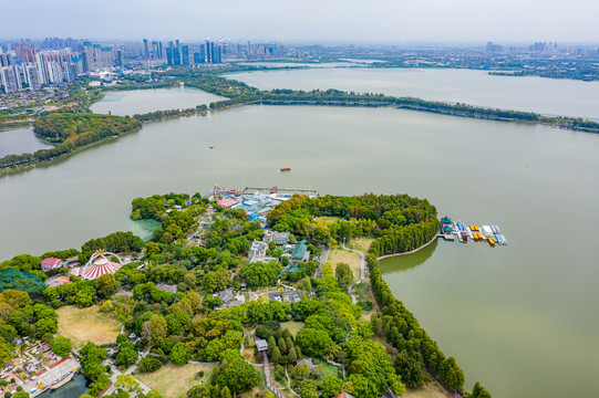 航拍武汉东湖海洋乐园旅游景点