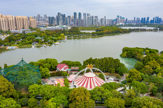 航拍武汉东湖海洋乐园旅游景点