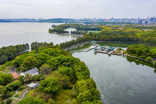 航拍武汉东湖听涛景区天鹅池