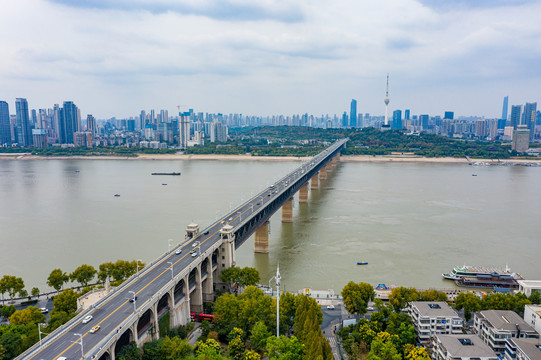 航拍武汉长江大桥城市地标建筑