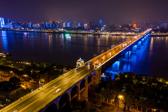 航拍武汉长江大桥夜景灯光秀