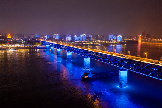 航拍武汉长江大桥夜景灯光秀