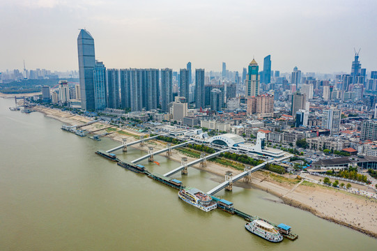 武汉科学技术馆长江武汉港码头