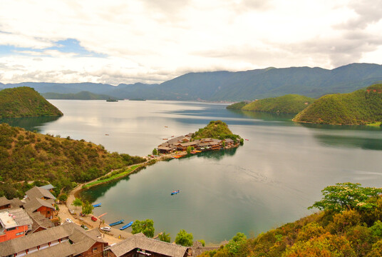 爱心湖景