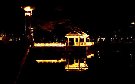 湖边夜景