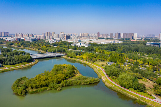 航拍郑州龙子湖公园湖泊湿地