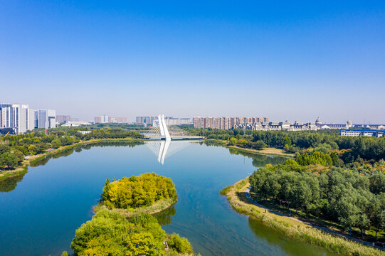 航拍郑州龙子湖公园湖泊湿地