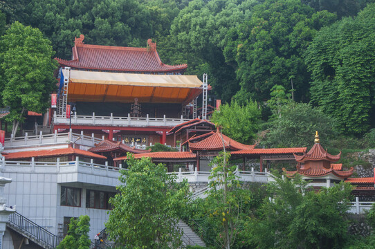 雪峰寺依山而建的建筑
