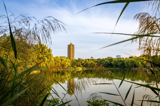 北京大学未名湖博雅塔