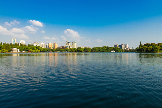 长沙烈士公园的湖景