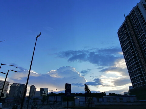 雨后晴空