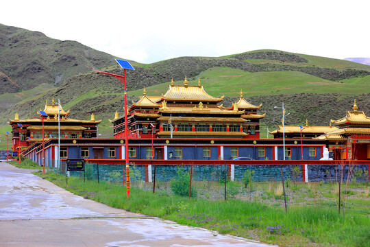 青海玉树安冲达杰寺