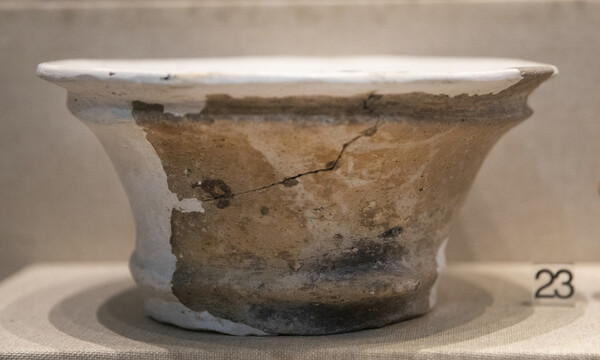 新石器时代马家滨文化圈足陶器