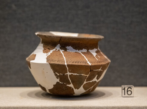 新石器时代马家滨文化绳纹陶罐