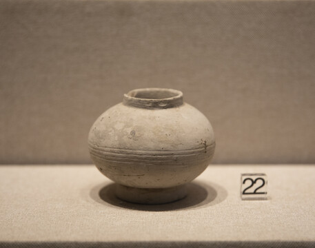 新石器时代良渚文化圈足陶罐