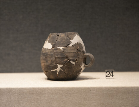 新石器时代良渚文化带把陶罐