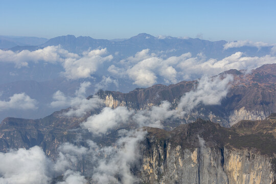 云南昭通大山包悬崖峭壁风景