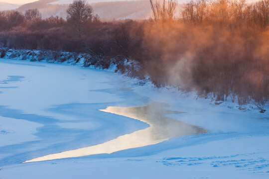 冬季清晨河流