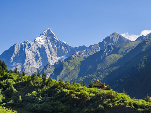 四姑娘山幺妹峰