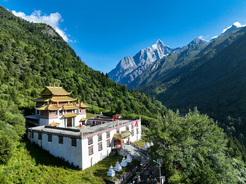 四姑娘山幺妹峰