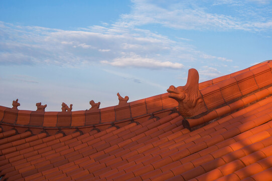 红瓦屋顶和脊兽