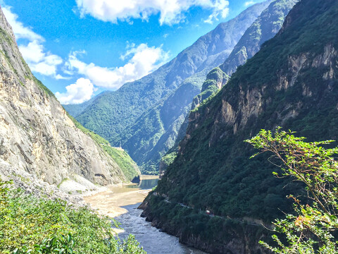 虎跳峡大峡谷