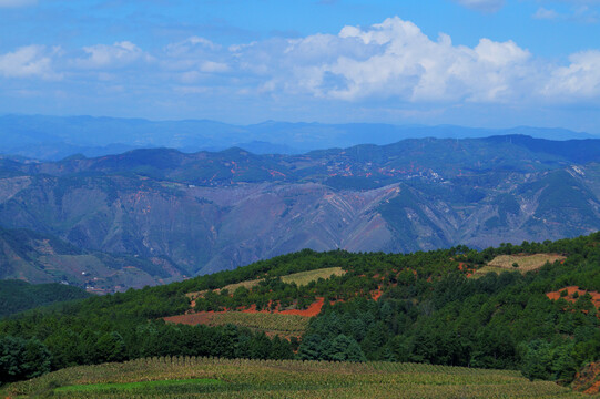 群山峻岭