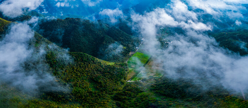 重庆巫溪卡斯特地貌大山