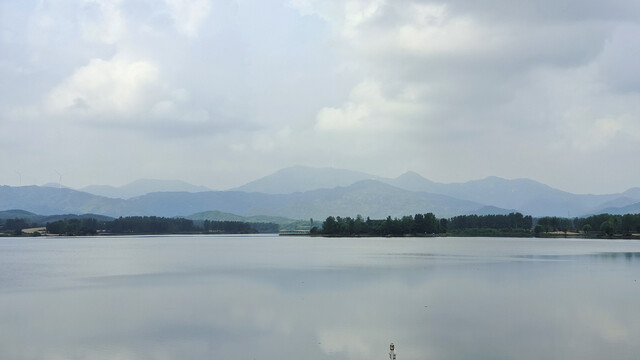 湖泊山川