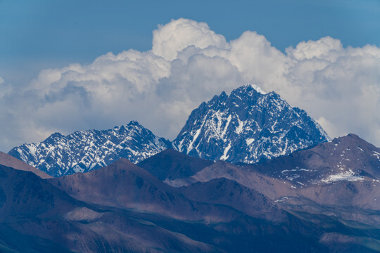 甘孜康定贡嘎子梅垭口雪山