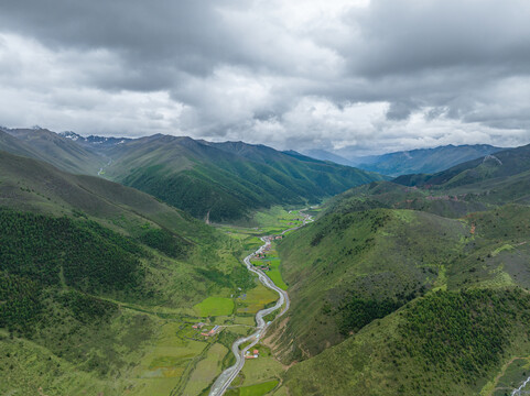 康定贡嘎山镇上木居村航拍