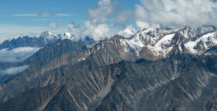 康定子梅垭口群山雪峰航拍