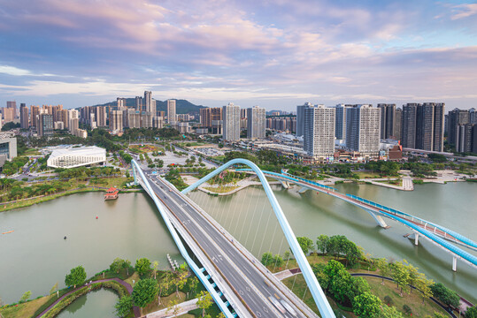 蕉门河双桥与城市建筑天空全景