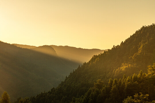 高山丘壑日出